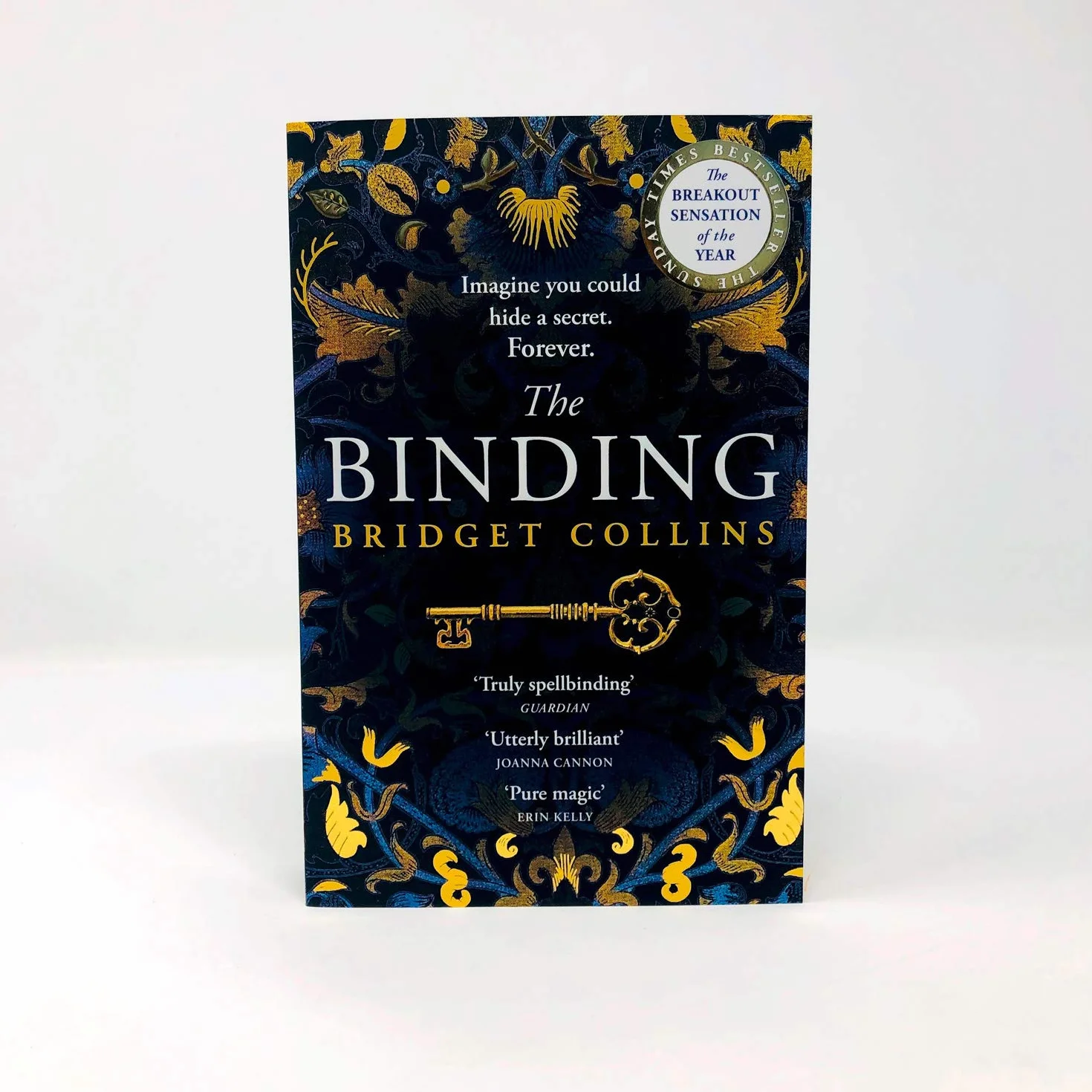The Binding: THE #1 FICTION BESTSELLER and spellbinding historical fantasy novel from the author of THE BETRAYALS and THE NAKED LIGHT