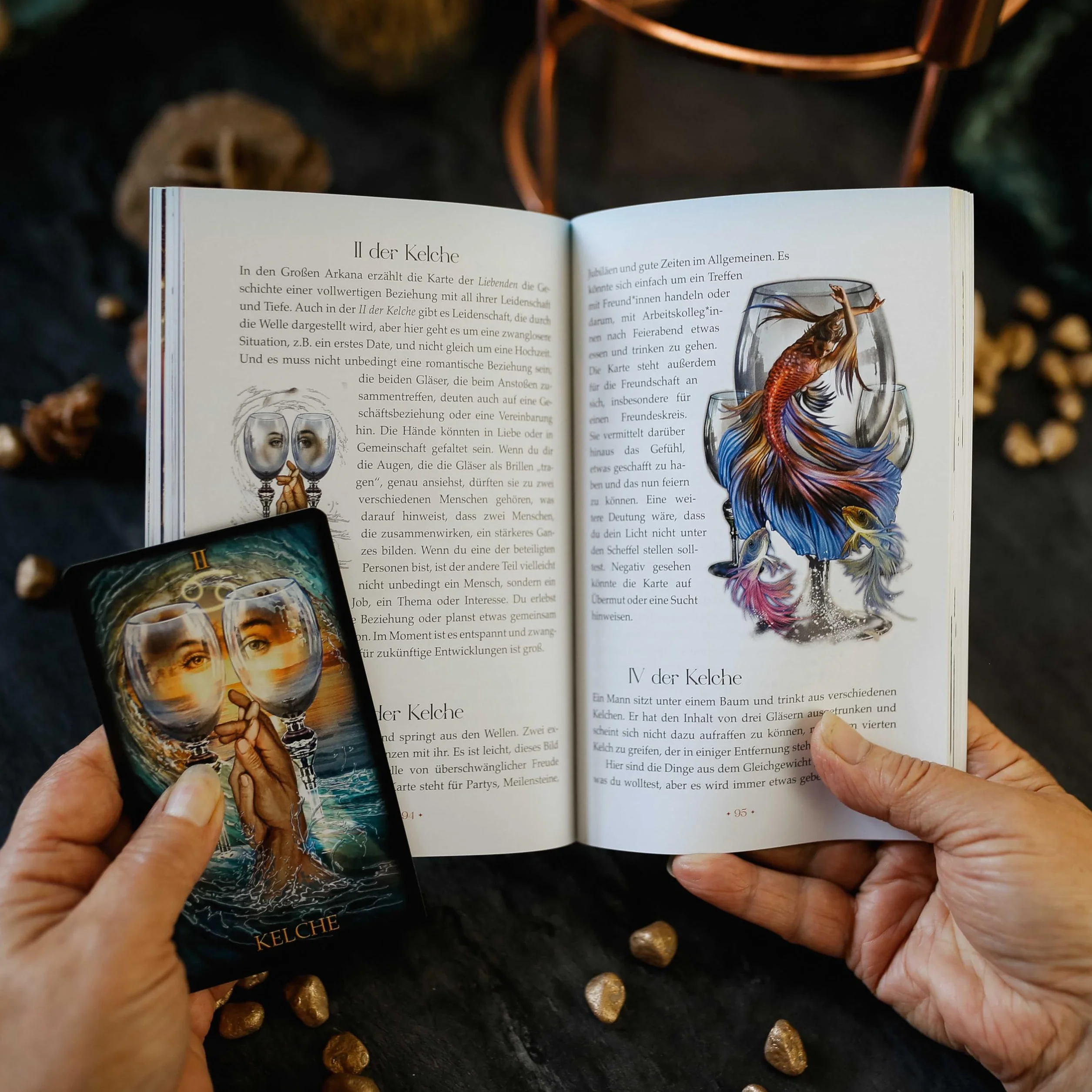 Marchetti Tarot 78 Karten 144-seitiges Buch Stülpdeckelschachtel mit Spotlack